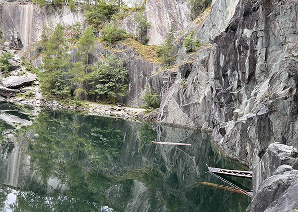 hodges close quarry ruins 600x428